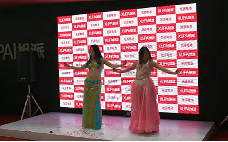 旭派電池2014臺州展會苗條美女肚皮舞表演