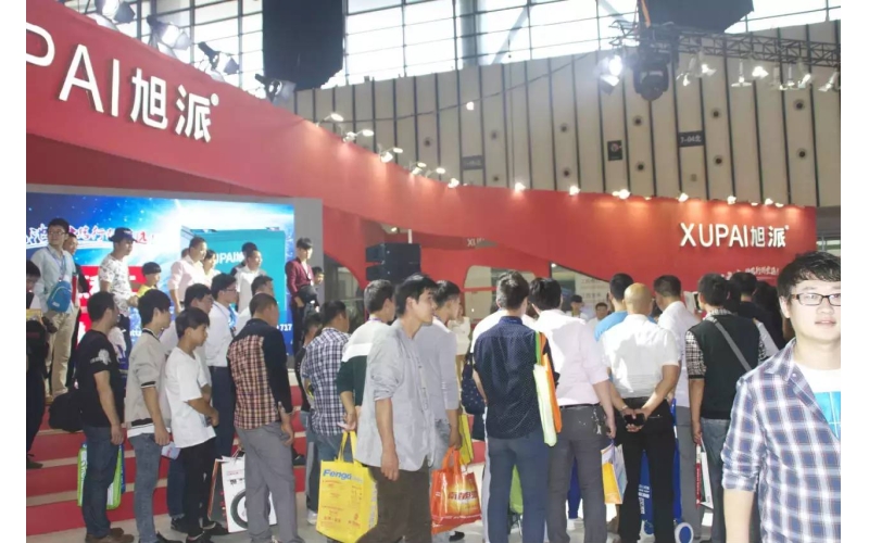 人！從！眾！2015南京展開(kāi)展第一天，旭派展臺(tái)除了人還是人！